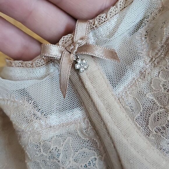 Wacoal | Lace Underwire Bra - Picture 4 of 6